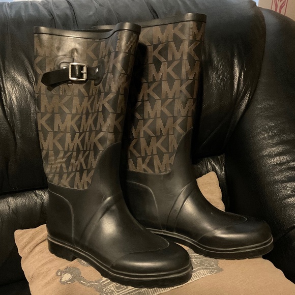 Michael Kors Rain Boot - Picture 1 of 9